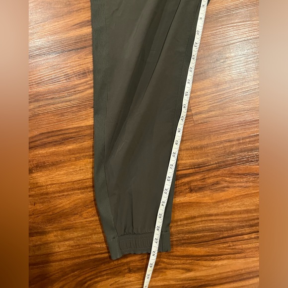 ATHLETA Brooklyn Jogger Size 14 Mountain Olive High Waist Travel Hiking Pants - Picture 9 of 9